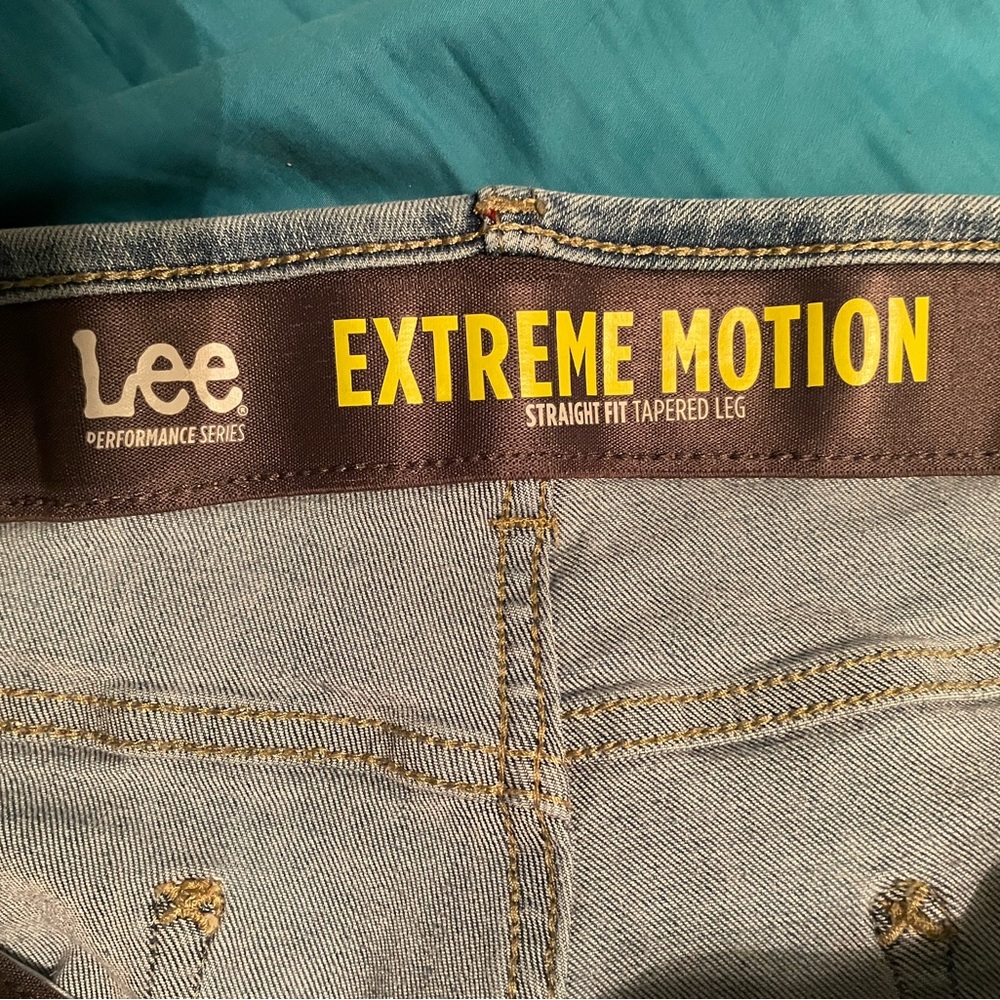 Lee Extreme Motion straight fit jeans men’s size 38x32